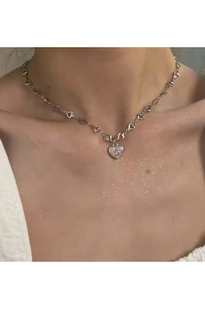 Kalp Zincirli Pembe Taşlı Kalp Kolye – Gümüş Renk Kararmaz Çelik Y2K Coquette Vintage Kadın Kolyesi