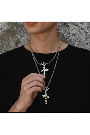 Cactus Jack Figürlü Kolye – Gümüş Renk Zirkon Taşlı İced Out Kararmaz Çelik Sokak Stili Kolye