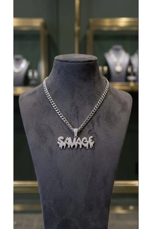 Savage Yazılı İced Out Kolye – Gümüş Renk Zirkon Taşlı Kararmaz Çelik Sokak Stili Unisex Kolye