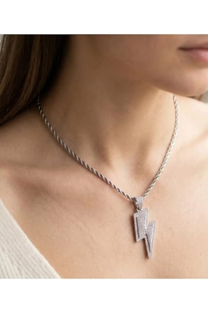 Şimşek Figürlü İced Out Kolye – Gümüş Renk Zirkon Taşlı Kararmaz Çelik Sokak Stili Unisex Kolye