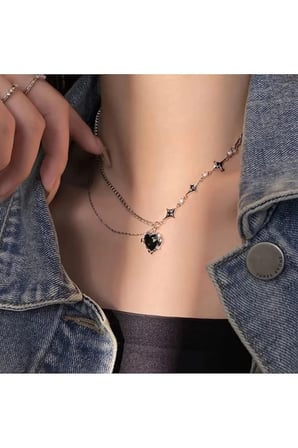Asimetrik Su Yolu Siyah Kalp Kolye – Gümüş Renk Kararmaz Çelik Dark Coquette Kadın Kolyesi