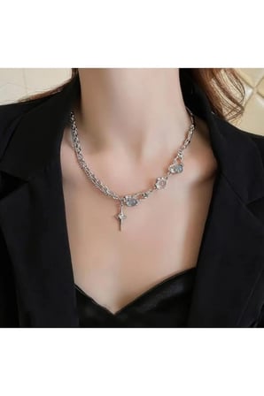 Asimetrik Erimiş Metal Yıldız Kolye – Gümüş Kaplama Kararmaz Çelik Y2K Fairycore Kadın Kolyesi