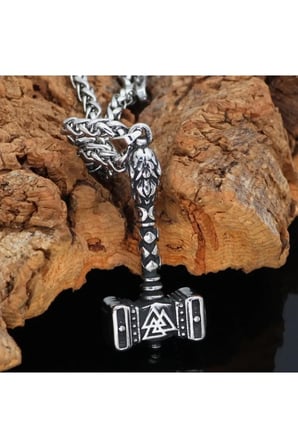 Mjölnir Thor Çekici Kolye – Eskitme Gümüş Renk Valknut Sembollü Kararmaz Çelik Erkek Kolyesi