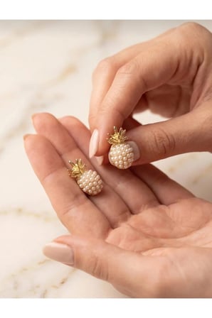 Altın Ananas Figürlü Mini Çivili Küpe - Sevimli Kararmaz Antialerjik Renk Solmaz Şık Hediyelik Yeni Sezon Kadın Küpe