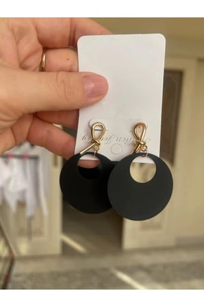 Siyah Daire Gold Fiyonk Sallantılı Küpe - Modern Kararmaz Antialerjik Solmaz Şık Hediyelik Yeni Sezon Kadın Küpe