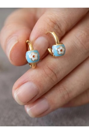 Mavi Çiçek Mineli 14K Altın Halka Küpe - Modern Kararmaz Antialerjik Canlı Renk Solmaz Şık Hediyelik Yeni Sezon Trend Kadın Küpe