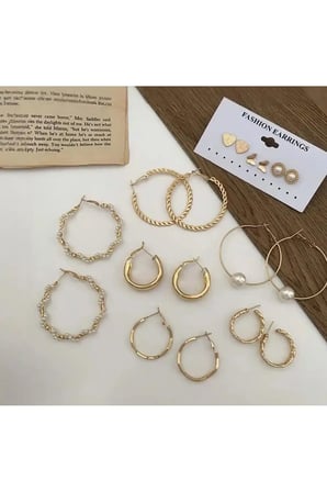 Altın Çoklu Halka Çivi Küpe Seti - Modern Kararmaz Antialerjik Vintage Solmaz Şık Hediyelik Yeni Sezon Kadın Küpe Seti