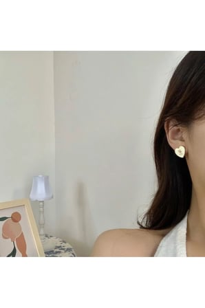 Alaşım 14K Altın İşlemeli Kalp Mini Çivili Küpe - Vintage Minimalist Kararmaz Antialerjik Solmaz Şık Hediyelik Yeni Sezon Trend Kadın Küpe