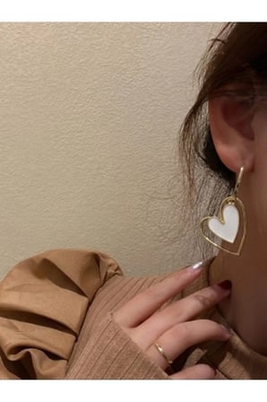 18K Altın Kaplama Kalp Zincir Asimetrik Sallantılı Küpe - Vintage Gösterişli Kararmaz Antialerjik Canlı Solmaz Şık Hediyelik Kadın Küpe