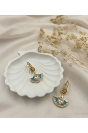 Yelpaze Model Zirkon Taşlı Vintage Küpe Çelik Antialerjik VIP Kararmaz Çelik Kadın Küpe