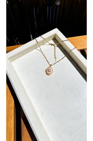 İnci Detaylı Açılır Madalyon Kolye - 14K Gold Paperclip Zincirli Vintage Fotoğraflı Kadın Kolye