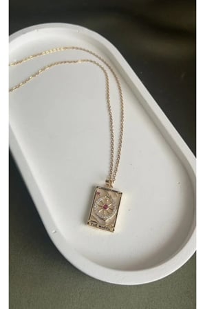 Denizci The Wheel Tarot Kartı Kolye - 14K Gold Zemin Kırmızı & Zirkon Taşlı Mistik Madalyon Kolye