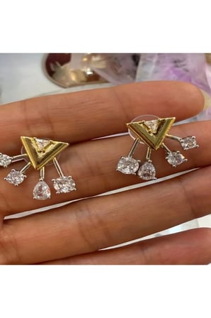 Vintage Geometrik V Tasarım Zirkon Taşlı Küpe - VIP Seri Işıltılı Modern Özel Davet Küpesi
