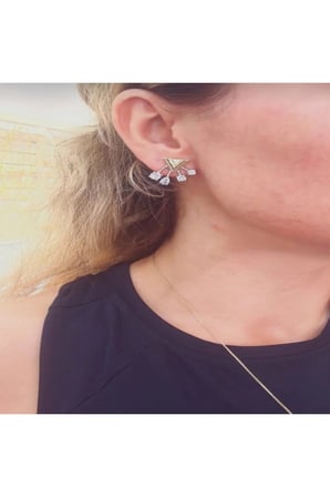 Vintage Geometrik V Tasarım Zirkon Taşlı Küpe - VIP Seri Işıltılı Modern Özel Davet Küpesi