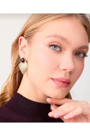 Kanatlı Yelpaze Formlu Vintage Küpe VIP Kararmayan Gold Yaprak Model Reçine Taşlı İkonik Küpe