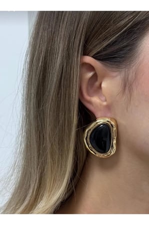 Vintage Amorf Dövme Metal Küpe - Kararmayan Gold Çerçeveli Siyah Taşlı Modern Tasarım Küpe
