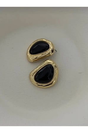 Vintage Amorf Dövme Metal Küpe - Kararmayan Gold Çerçeveli Siyah Taşlı Modern Tasarım Küpe