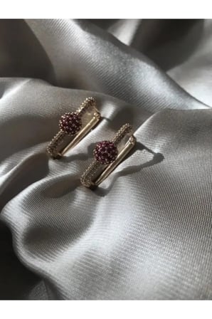 Fuşya Zirkon Toplu U Halka Küpe - Gold Beyaz Taşlı Modern Askılı Antialerjik Kadın Küpe