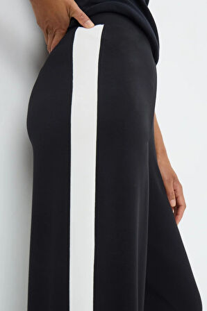 Kadın Siyah Yanı Beyaz Şeritli Geniş Paça Rahat Kesim Pantolon, Kadın Pantolon