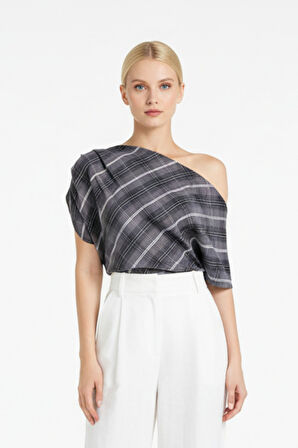 Kadın Tek Omuzlu Asimetrik Kesim Regular Fit Kayık Yaka Kareli Kısa Kollu Bluz - Şık Kadın Bluz