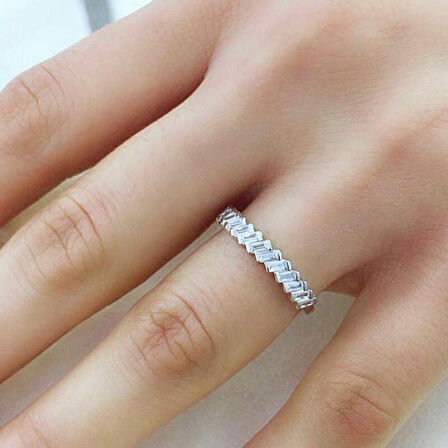 Gümüş Sıralı Baget Taşlı Kadın Yüzük