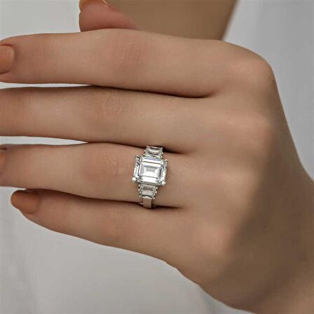 Gümüş Beyaz Baget Taşlı Kadın Yüzük