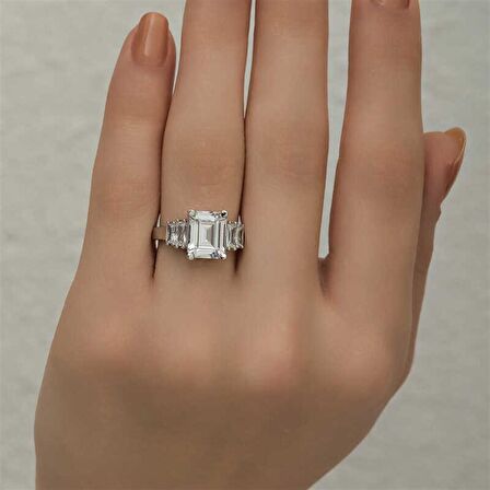 Gümüş Beyaz Baget Taşlı Kadın Yüzük