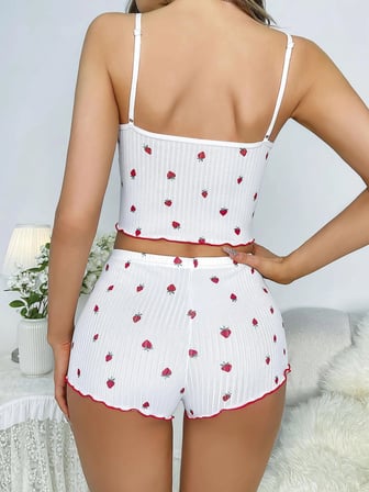 Beyaz Üstüne Çilek Desenli Askılı Şortlu Pijama Takımı