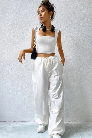 Kadın Beyaz Kare Yaka Kalınlaşan Omuz Detaylı Crop Top Bluz