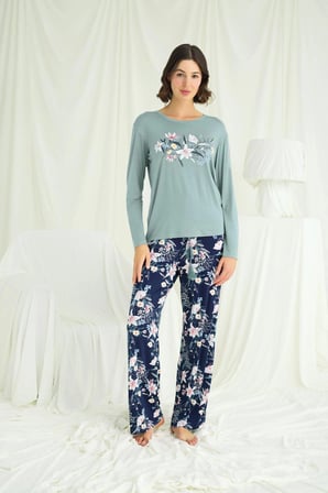Çiçek ve Yaprak Desenli Baskılı Pijama Takımı