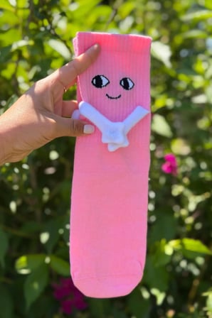 Unisex Pembe El Ele Tutuşan Halay Çeken Sevimli Yüz Desenli Soket Çorap