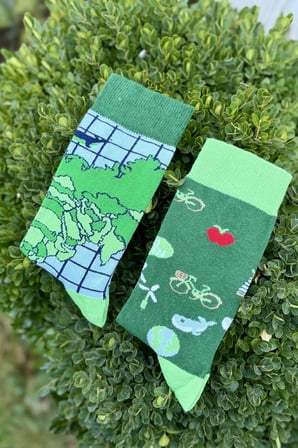Unisex Sağlı Sollu Bisiklet ve Dünya Haritası Desenli Yeşil Soket Çorap