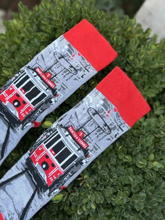 Unisex İstanbul Tramvay Desenli Gri Kırmızı Soket Çorap