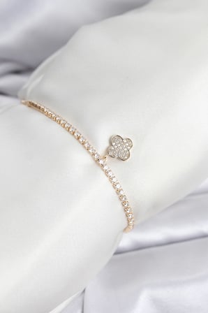 Yonca Model Zirkon Taşlı Gold Renk Asansörlü Su Yolu Bileklik - Lisinya