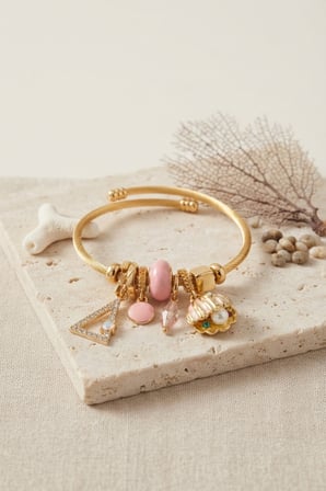 Pembe Deniz Kabuğu Model Gold Renk Charmlı Bileklik - Lisinya