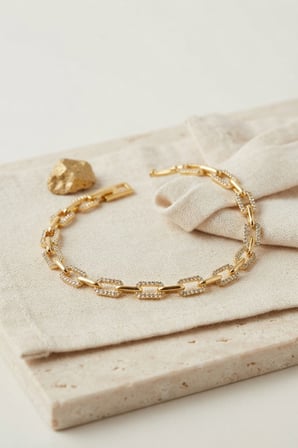 Gold Renk Pirinç Sıralı Kare Model Zirkon Taşlı Bileklik - Lisinya