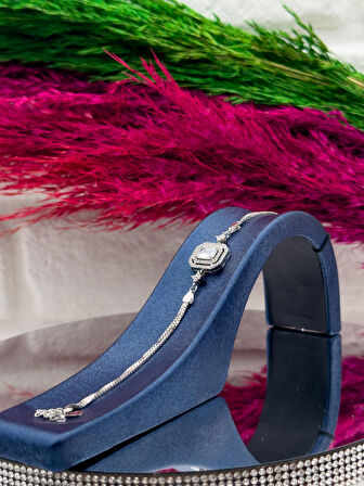 925 Ayar Gümüş Baget Model Pırlanta Montürlü Zarif Kadın Bileklik