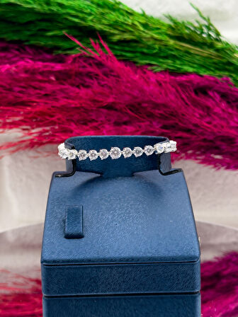 925 Ayar Gümüş Pırlanta Montürlü Su Yolu Modeli Trend Kadın Bileklik