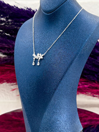 925 Ayar Gümüş Damla Taşlı Lotus Modeli Zarif Kadın Kolye