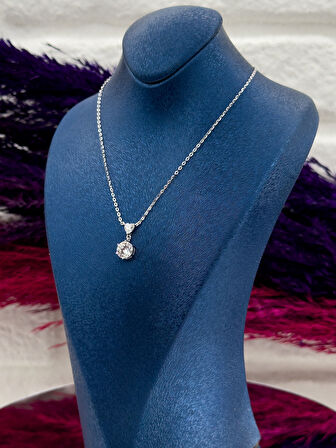 925 Ayar Gümüş Pırlanta Montürlü Aşk Temalı Lüks Kadın Kolye