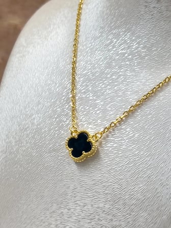 925 Ayar Gümüş Gold Kaplama Oniks Taşlı Şans Yoncası Siyah Kadın Kolye