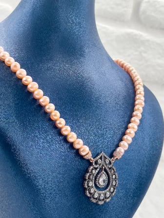 925 Ayar Gümüş Zirkon Taşlı Pembe İncili Elmas Kadın Kolye
