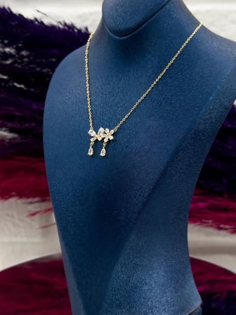 925 Ayar Gümüş Gold Kaplama Zirkon Taşlı Lotus Damla Zarif Kadın Kolye