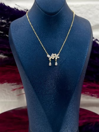 925 Ayar Gümüş Gold Kaplama Zirkon Taşlı Lotus Damla Zarif Kadın Kolye
