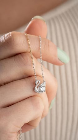 925 Ayar Gümüş Moissanite Taşlı Kuğu Aşk Temalı Zarif Kadın Kolye