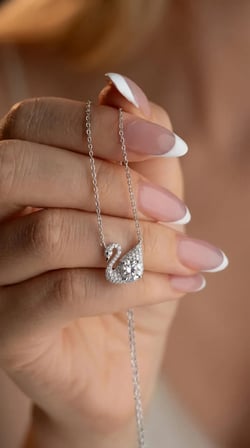 925 Ayar Gümüş Moissanite Taşlı Kuğu Aşk Temalı Zarif Kadın Kolye
