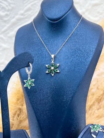 925 Ayar Gümüş Zümrüt Taşlı 3'lü Lotus Çiçeği Kadın Takı Seti