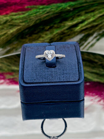 925 Ayar Gümüş Zirkon Taşlı Kalpli Lüks Kadın Yüzük