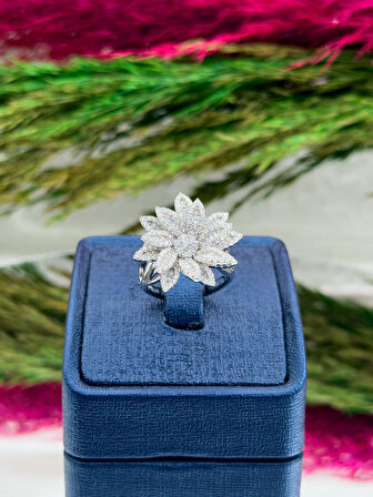 925 Ayar Gümüş Pırlanta Montürlü Özel Tasarım Kadın Yüzük