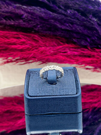 925 Ayar Gümüş Pırlanta Montürlü Yarım Tur Lüks Kadın Yüzük